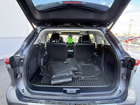 Certified 2022 Toyota Highlander Platinum image 23