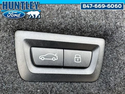 Used 2024 BMW 740i xDrive image 9