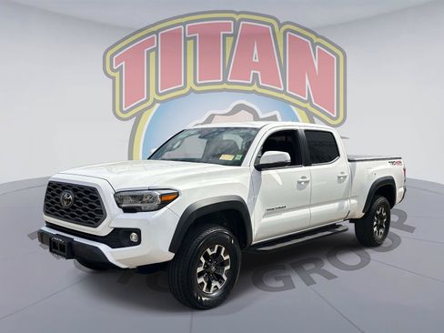 Certified 2022 Toyota Tacoma TRD Off-Road AWD/4WD image 2