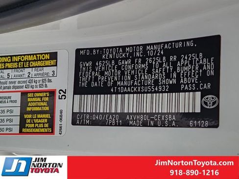 Used 2025 Toyota Camry SE image 32