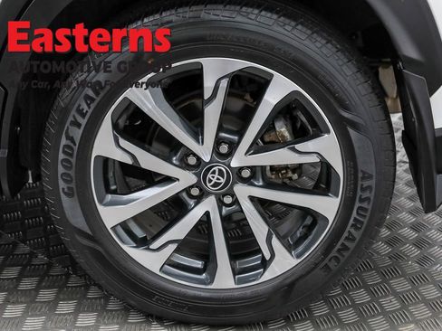 Used 2022 Toyota Corolla Cross XLE w/ Convenience Package image 30