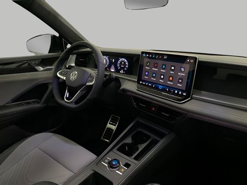 New 2026 Volkswagen Tiguan SE R-Line AWD/4WD image 11