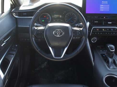 Used 2023 Toyota Venza XLE image 5