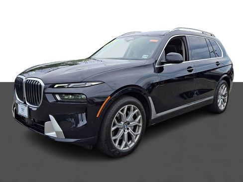 Used 2025 BMW X7 xDrive40i AWD/4WD image 3