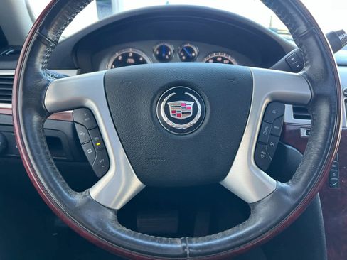 Used 2014 Cadillac Escalade Luxury image 24