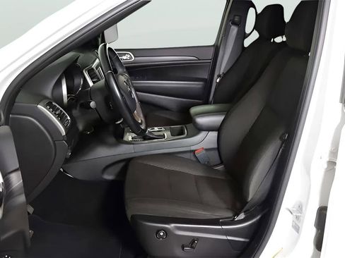 Used 2021 Jeep Grand Cherokee Laredo image 29