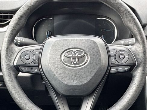 Used 2025 Toyota RAV4 LE image 27