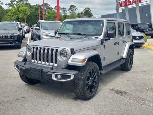 Used 2021 Jeep Wrangler Unlimited Sahara w/ Cold Weather Group AWD/4WD image 5