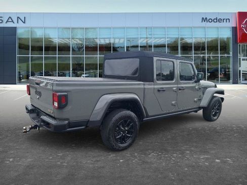 Used 2023 Jeep Gladiator Sport AWD/4WD image 5