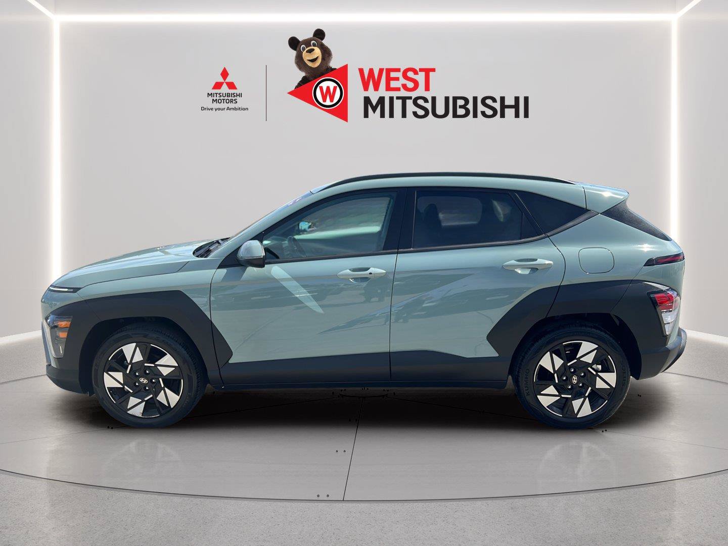 Used 2024 Hyundai Kona SEL FWD image 2
