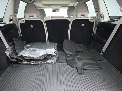 Used 2023 Volvo XC90 B6 Plus w/ Protection Package image 31
