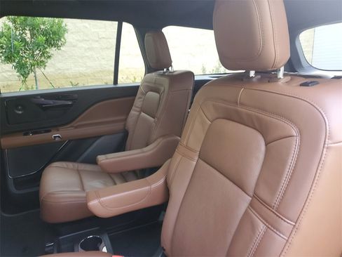 Certified 2023 Lincoln Aviator Reserve w/ Equipment Group 201A image 12