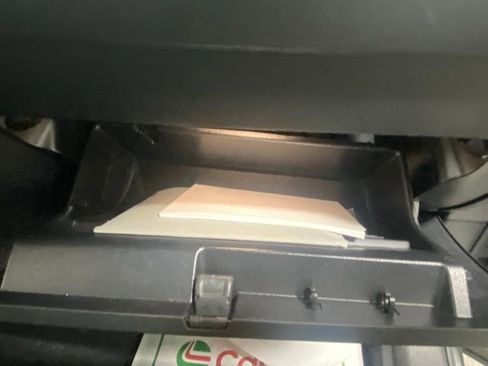 Used 2025 Volvo XC40 B5 Core image 30