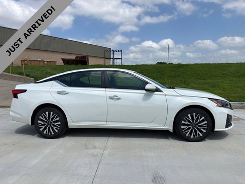Certified 2023 Nissan Altima 2.5 SV AWD/4WD image 4