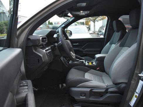 Certified 2025 Toyota Tacoma TRD Off-Road image 18