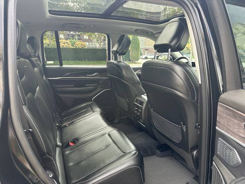 Used 2023 Jeep Grand Cherokee 4WD 4xe image 18