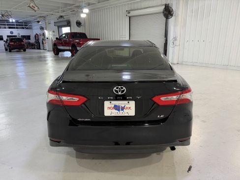 Used 2018 Toyota Camry LE w/ Convenience Package image 4