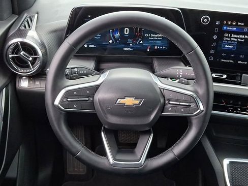 Used 2026 Chevrolet Equinox LT FWD image 19