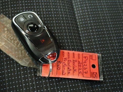 Used 2025 Buick Envista Preferred w/ Convenience II Package FWD image 32
