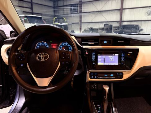 Used 2017 Toyota Corolla LE FWD image 29