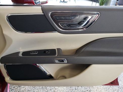 Used 2019 Lincoln Continental Select w/ Continental Climate Package image 20