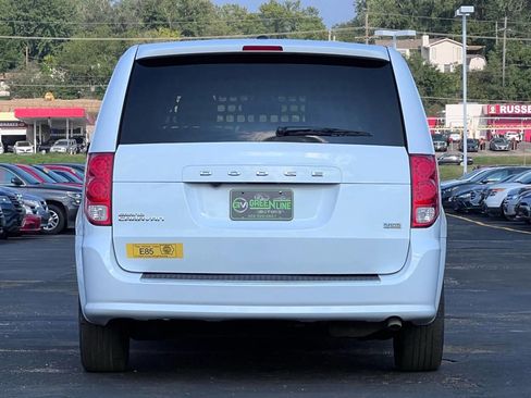 Used 2019 Dodge Grand Caravan SE w/ UConnect Hands-Free Group image 7