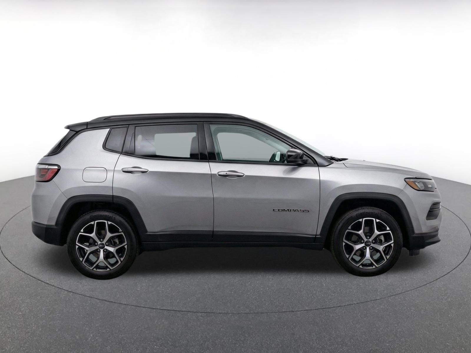 Used 2025 Jeep Compass Limited AWD/4WD image 9
