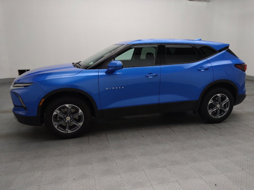 Used 2025 Chevrolet Blazer LT AWD/4WD image 2