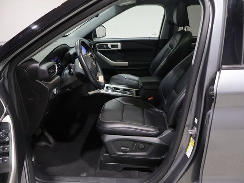 Used 2022 Ford Explorer XLT w/ Equipment Group 202A AWD/4WD image 10
