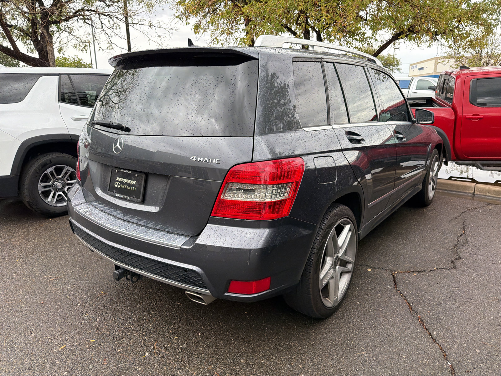 Used 2011 Mercedes-Benz GLK 350 4MATIC image 3