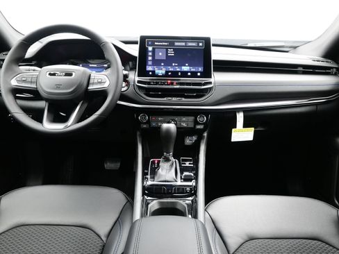 New 2026 Jeep Compass Latitude image 9