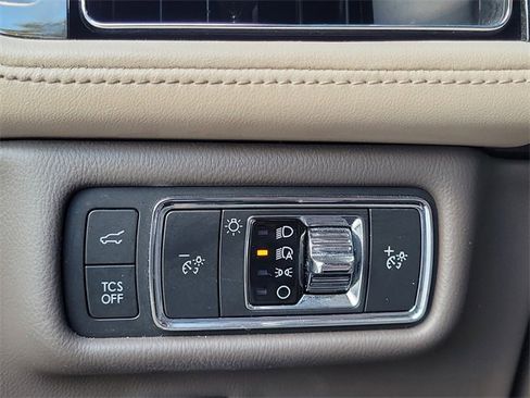 Certified 2022 Lincoln Nautilus FWD w/ Premium Package image 13