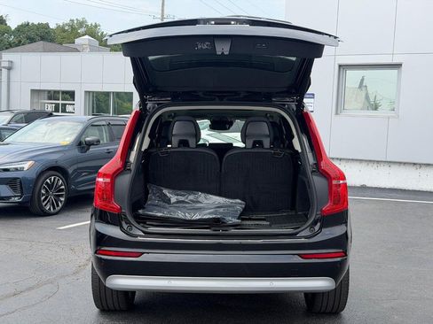 Used 2022 Volvo XC90 T6 Momentum w/ Advanced Package AWD/4WD image 5