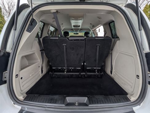 Used 2016 Chrysler Town & Country Touring image 23