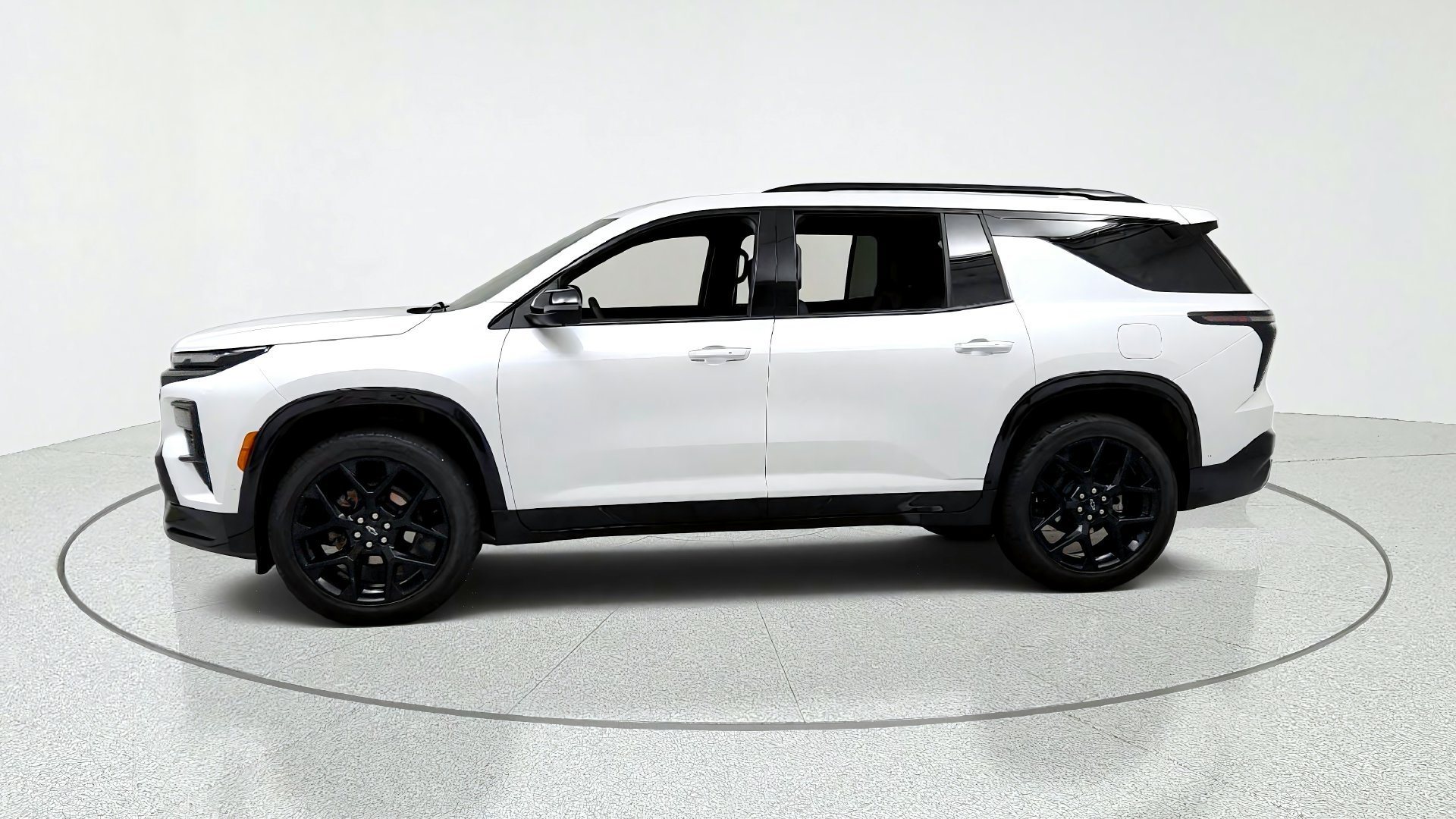 Used 2024 Chevrolet Traverse RS w/ LPO, Floor Liner Package AWD/4WD image 2