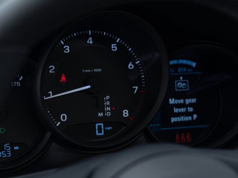 Certified 2025 Porsche Macan AWD/4WD image 24