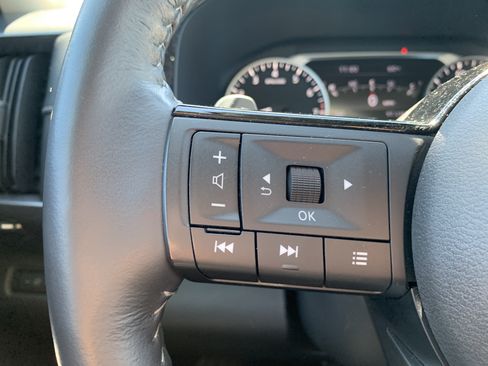 Used 2022 Nissan Pathfinder SL w/ Lighting Package (N92) AWD/4WD image 19