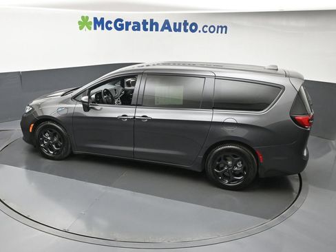 Used 2022 Chrysler Pacifica Touring-L w/ Uconnect Theater Family Group FWD image 25