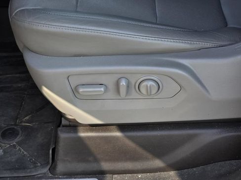 Used 2019 Chevrolet Silverado 1500 LTZ w/ LTZ Premium Package AWD/4WD image 30
