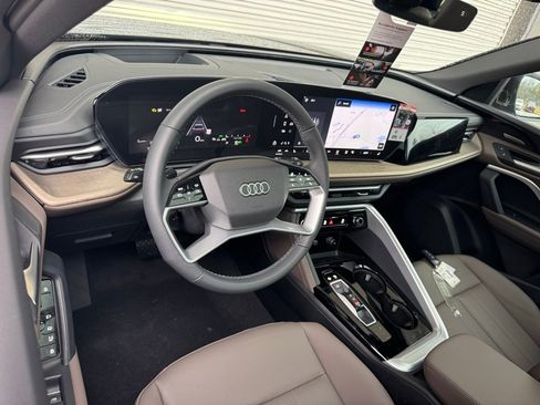 New 2025 Audi Q5 2.0T Premium image 3