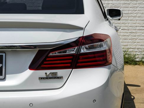 Used 2016 Honda Accord Touring image 40