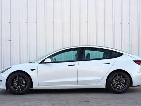 Used 2021 Tesla Model 3 Standard Range image 8