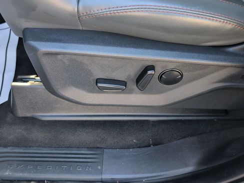 Certified 2025 Ford Expedition Active image 9