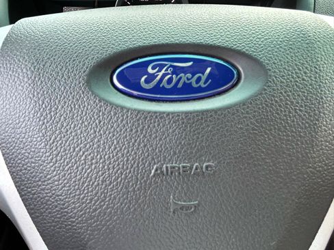 Used 2015 Ford Explorer XLT w/ Equipment Group 202B AWD/4WD image 21
