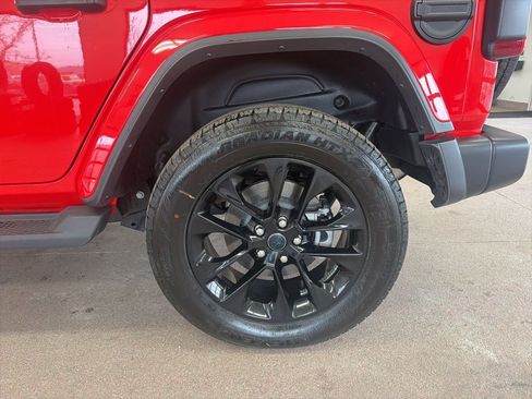 Certified 2025 Jeep Wrangler Unlimited Sahara AWD/4WD image 19