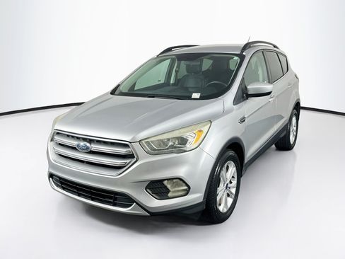 Used 2017 Ford Escape SE w/ SE Leather Comfort Package FWD image 3