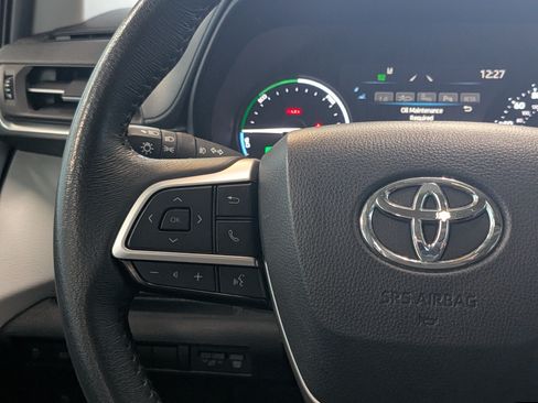 Certified 2025 Toyota Sienna XLE FWD image 20