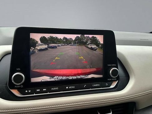 Used 2025 Nissan Rogue SV AWD/4WD image 14