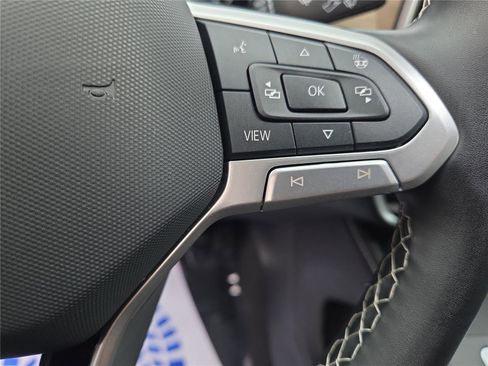 Certified 2025 Volkswagen Atlas SE image 17