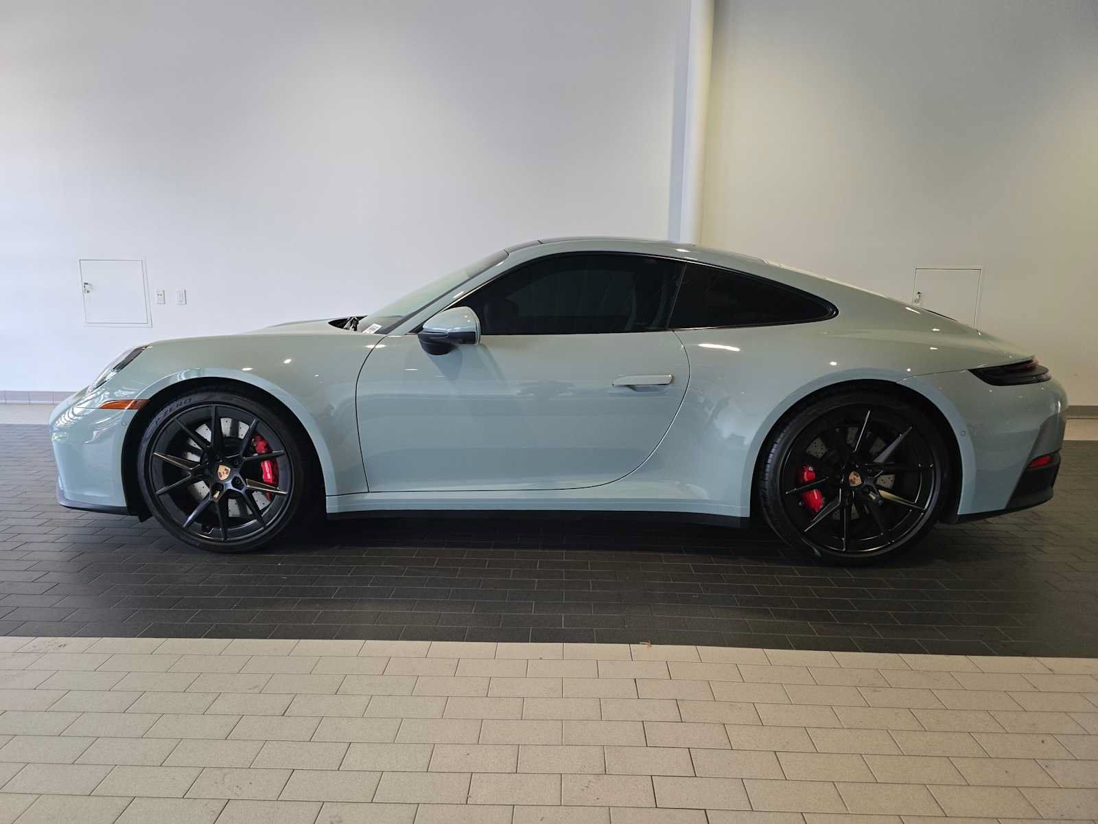Used 2025 Porsche 911 Carrera S RWD image 2